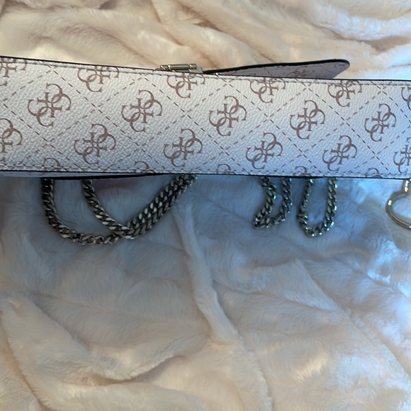 Guess chain strap purse - Picture 8 of 13